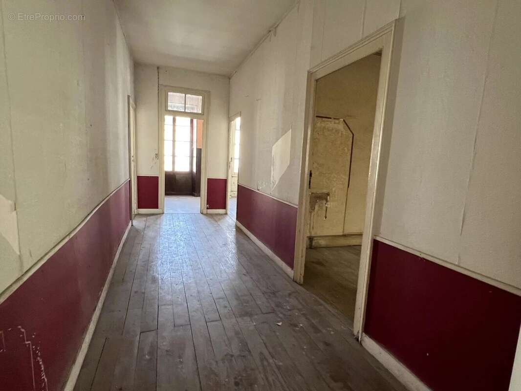 immeuble dans le centre d'Etauliers - photo 2