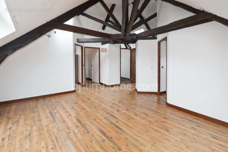 Appartement à SAINT-ETIENNE-DE-SAINT-GEOIRS