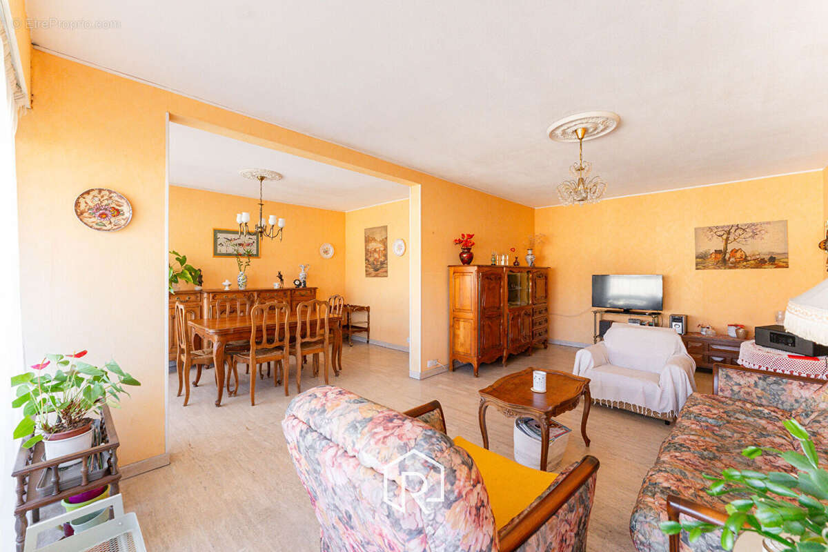 Appartement à MARSEILLE-4E