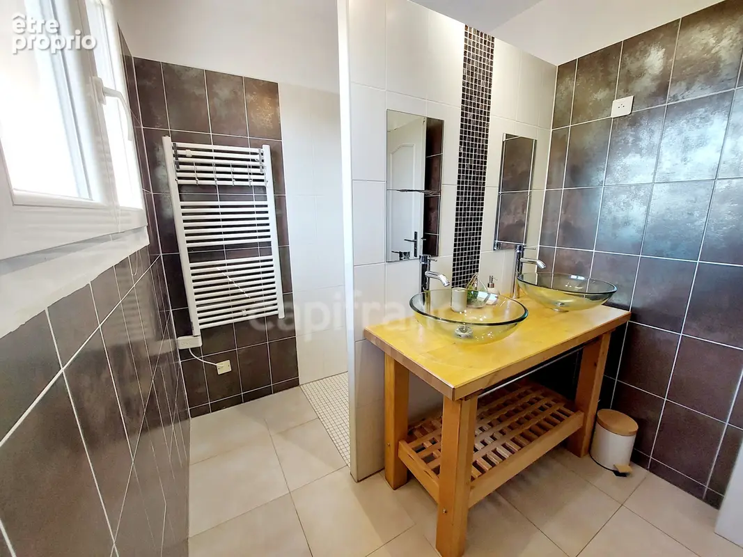 Maison à Salignac-Eyvigues, 155m², 7 pièces, 5 chambres, 5667m² de terrain, sans travaux, rentabilité, terrain en plus à bâtir - photo 9