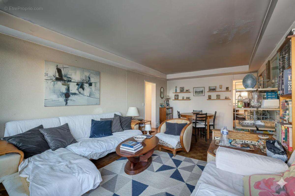 Appartement à COURBEVOIE