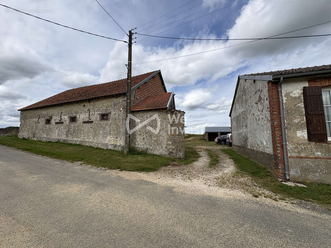 Maison 150 m² à Bouchy-Saint-Genest  - photo 4
