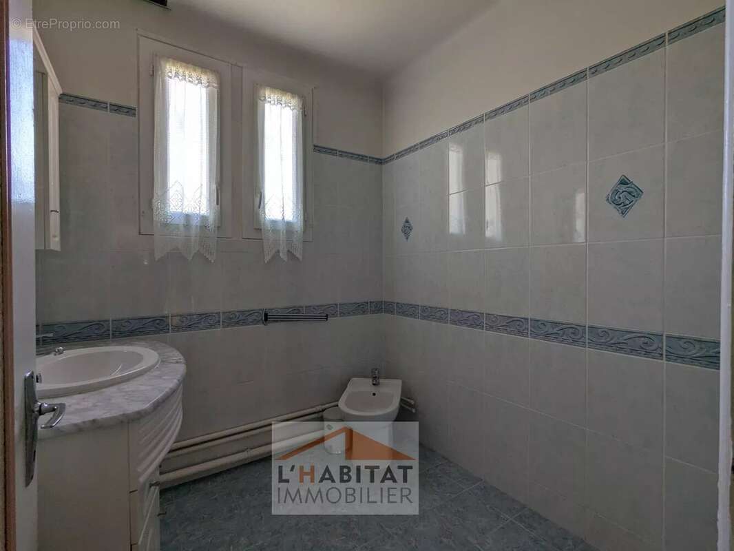 Maison à PINS-JUSTARET