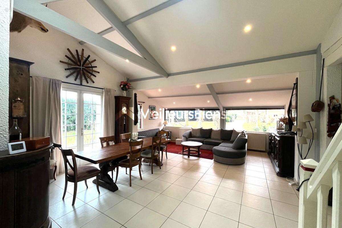 Maison à CASTRES-GIRONDE