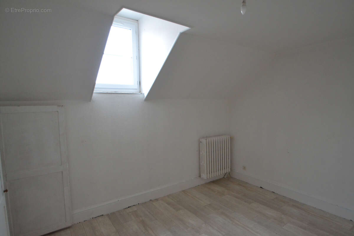 GANNAT Centre, ensemble immobilier Un local + 1 F4 - photo 7