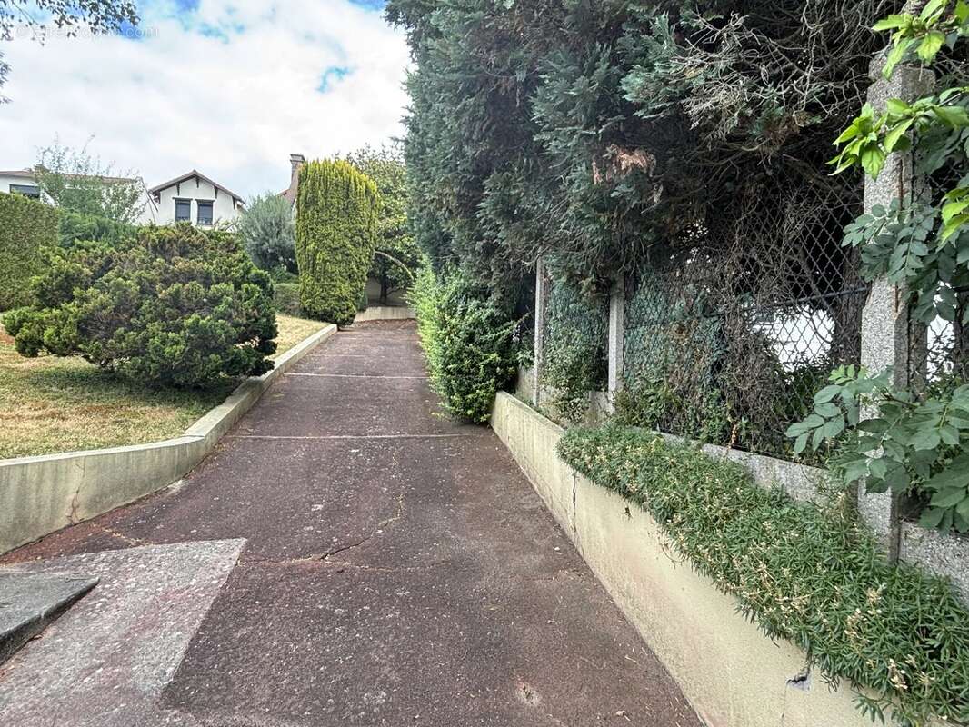 ARGENTEUIL – LES COTEAUX  Élégante maison familiale de plus de 200 m² avec vue sur Paris et la Tour Eiffel - photo 7