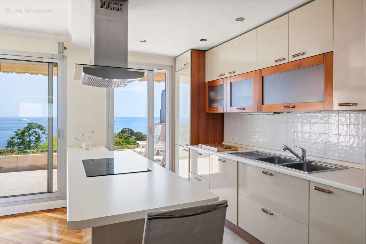 Appartement à ROQUEBRUNE-CAP-MARTIN