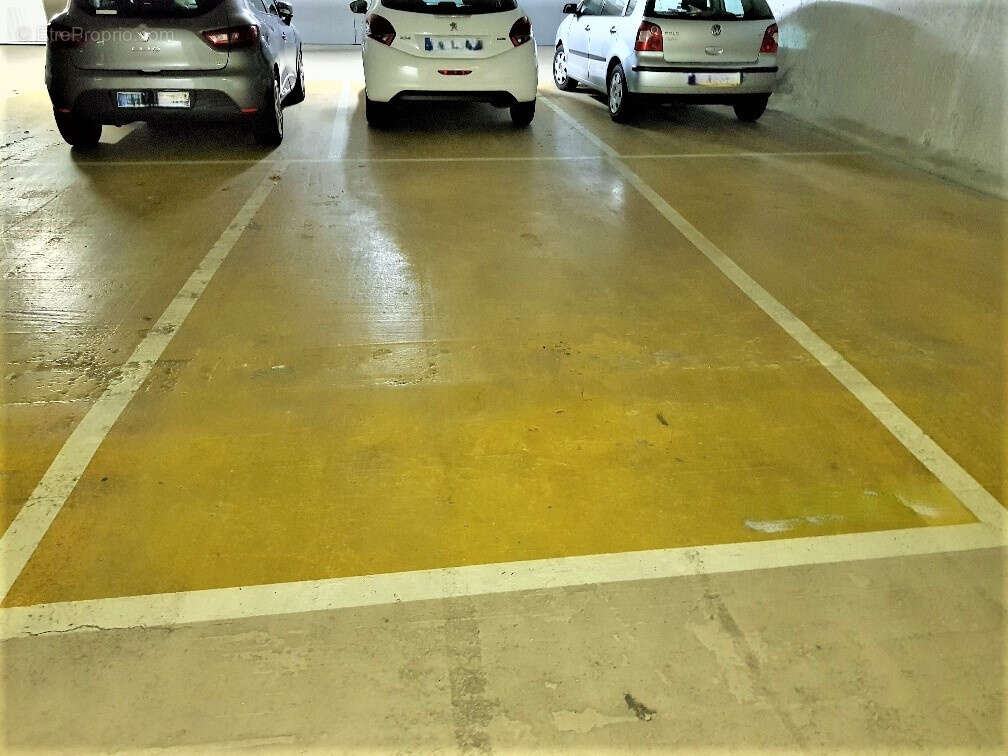 Parking à PARIS-15E