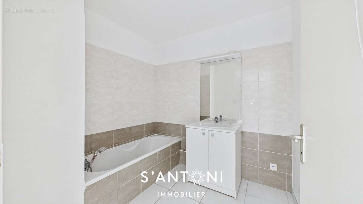 Appartement à VILLENEUVE-LES-BEZIERS