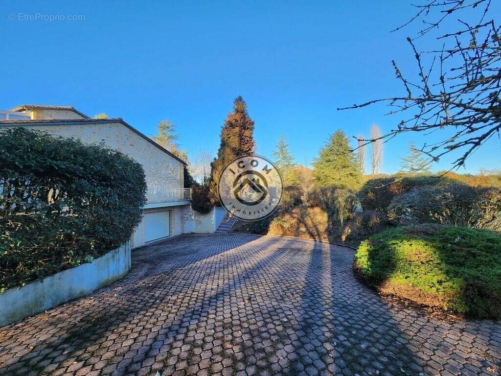 Maison à COULOUNIEIX-CHAMIERS