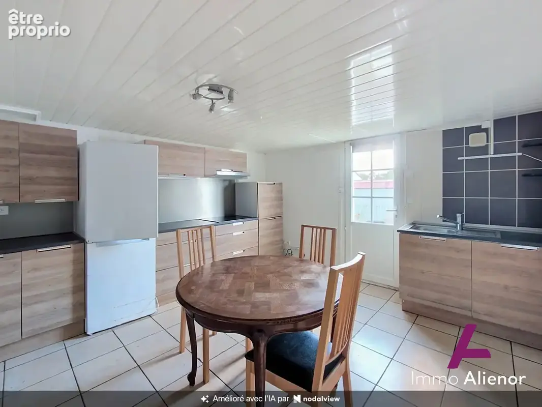 SEJOUR ET CUISINE DE L'APPARTEMENT AU SOUS SOL AVEC ACCES INDEPENDANT