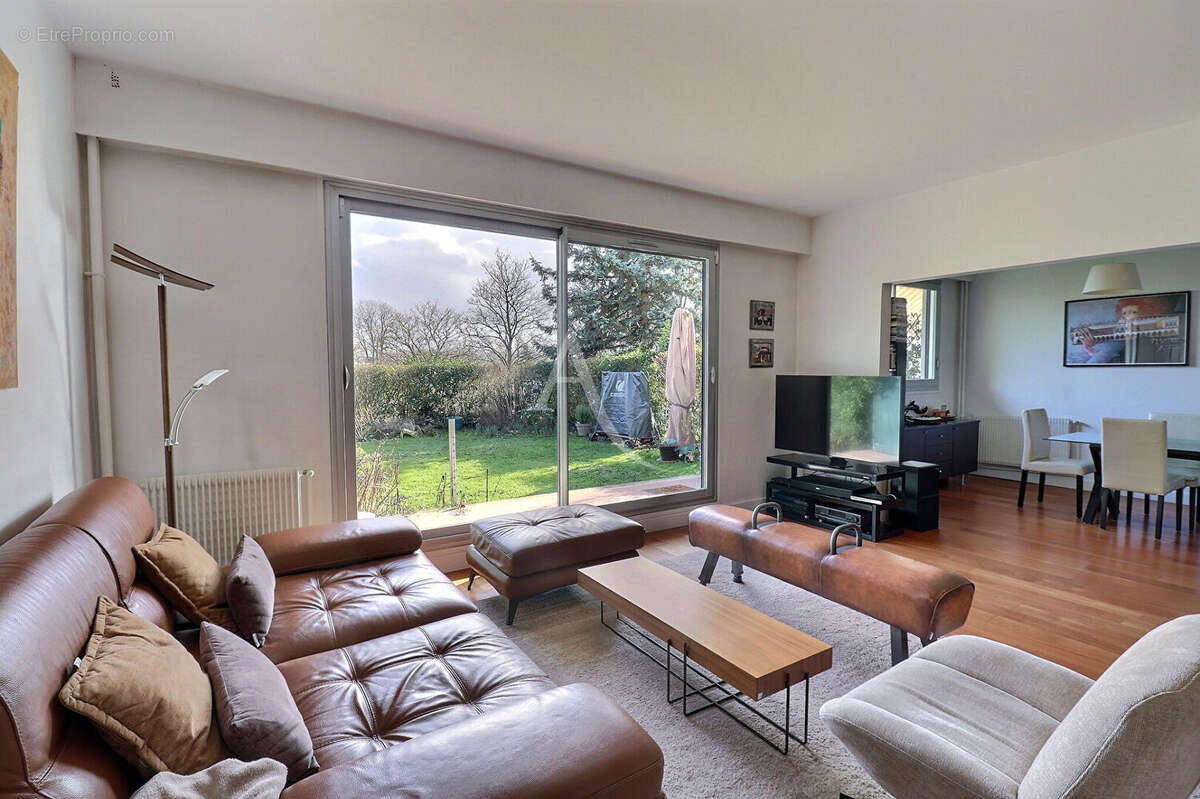 Appartement à LE MESNIL-LE-ROI