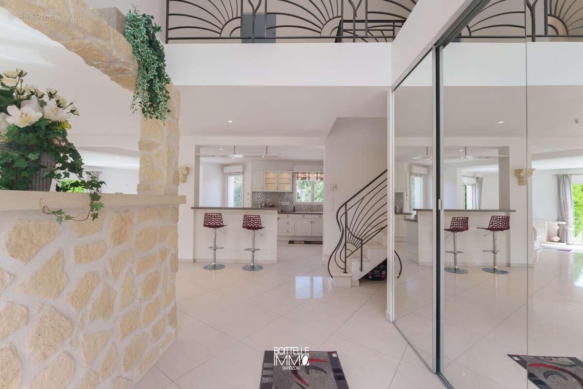 Maison à SAINT-PIERRE-LES-NEMOURS