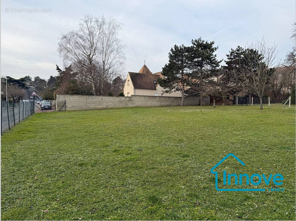 Terrain à MARLY-LE-ROI