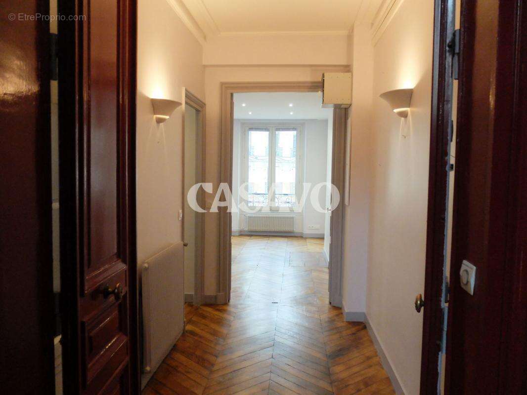 Appartement à PARIS-1E