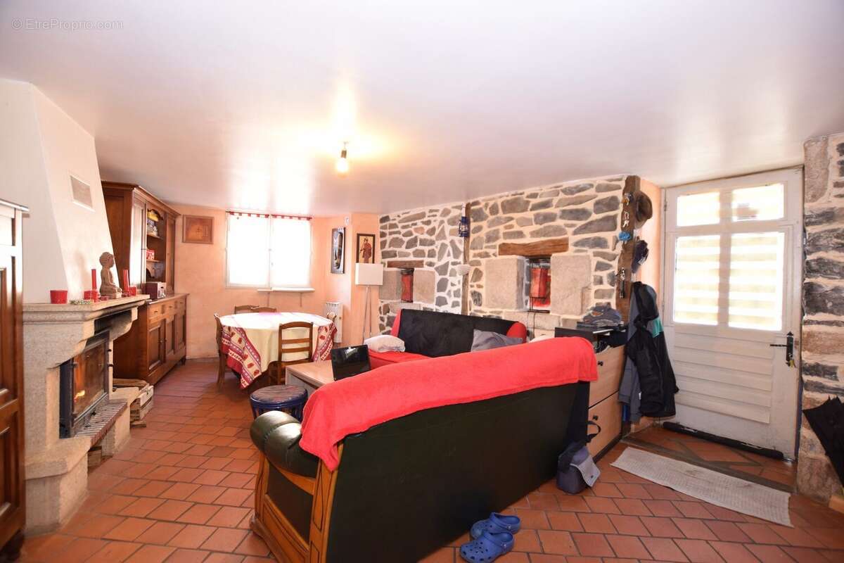 Maison 125 m² à Pleaux  - photo 9