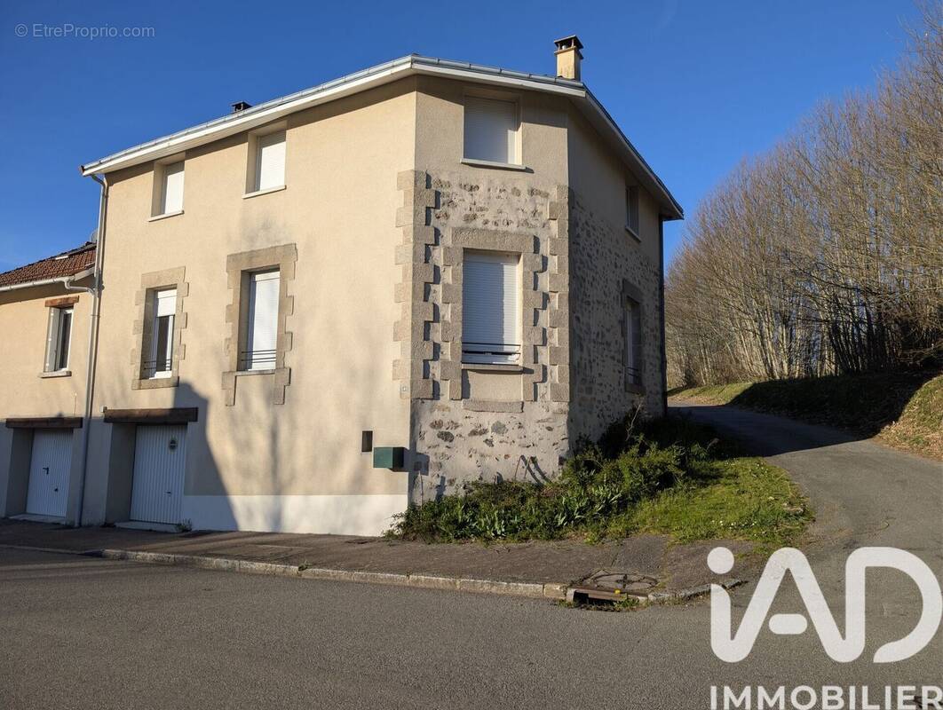 Photo 1 - Maison à SAINT-SULPICE-LAURIERE