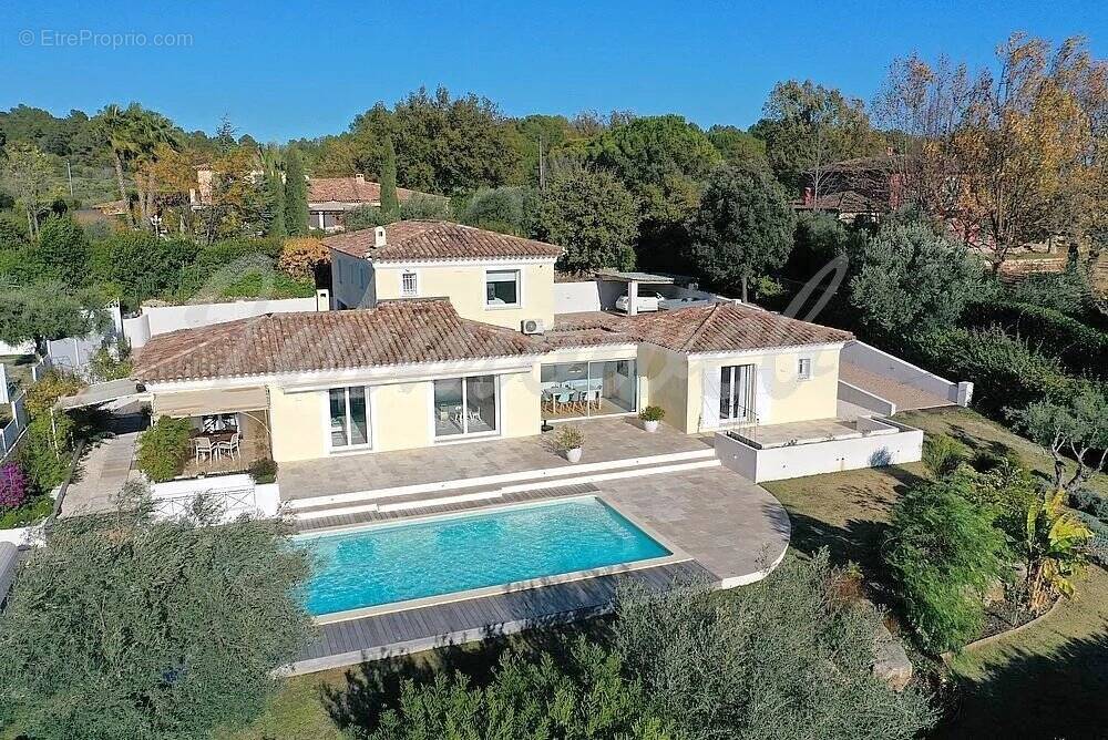 Maison à BAGNOLS-EN-FORET