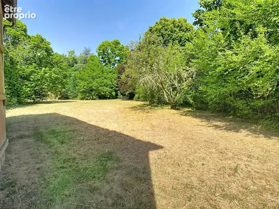 Centre ville de Crouy sur Ourcq - 4.000 m² de Terrain clos avec grange à rénover - photo 2
