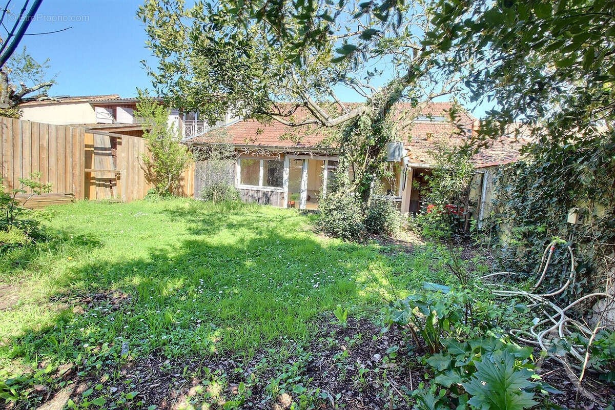 Maison en Pierre type échoppe double  95 m² Jardin - photo 10