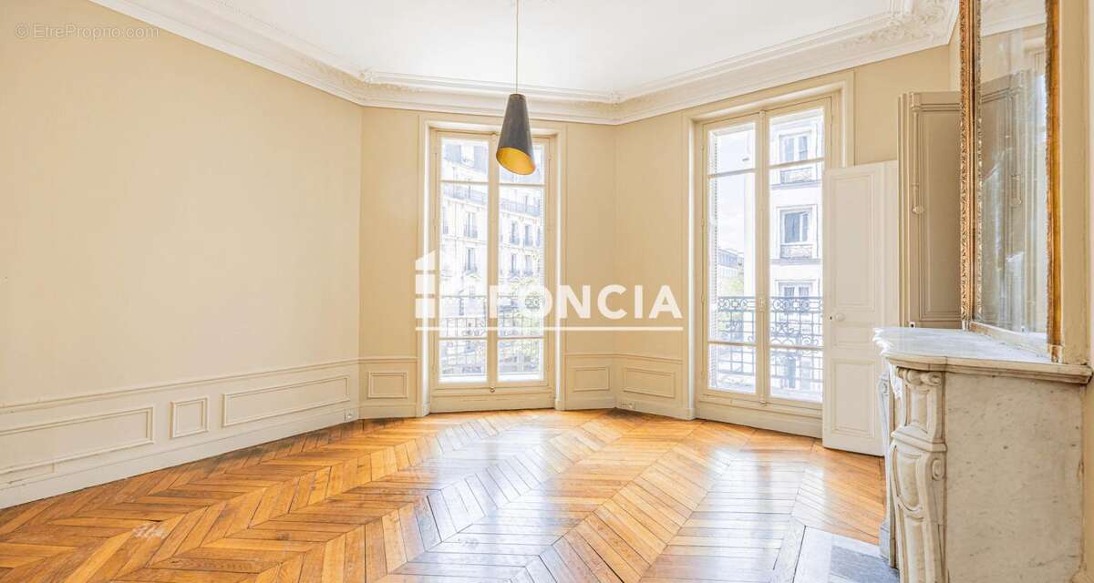 Appartement à PARIS-11E