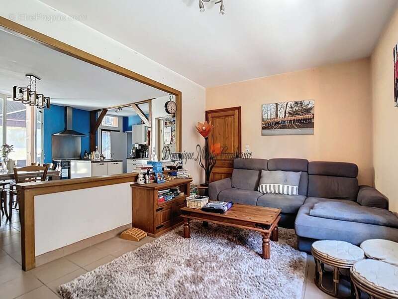 Maison à COURDEMANCHE