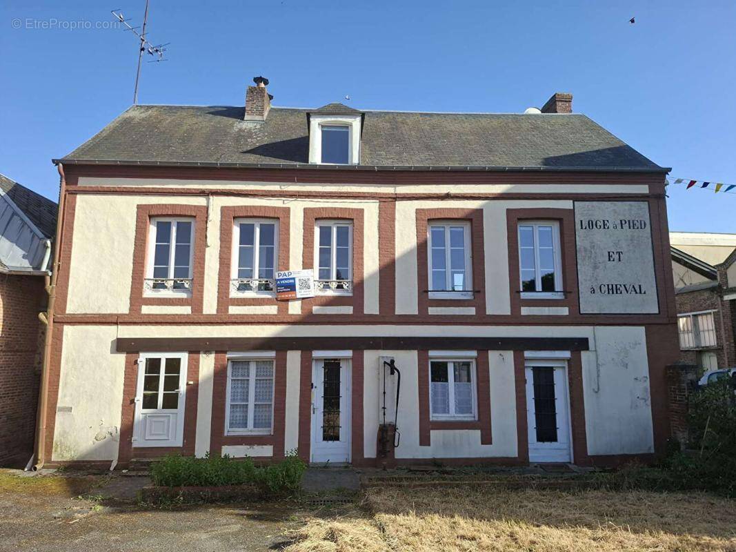 Immeuble comprenant 3 appartements 205m² + dépendances RUGLES - photo 1
