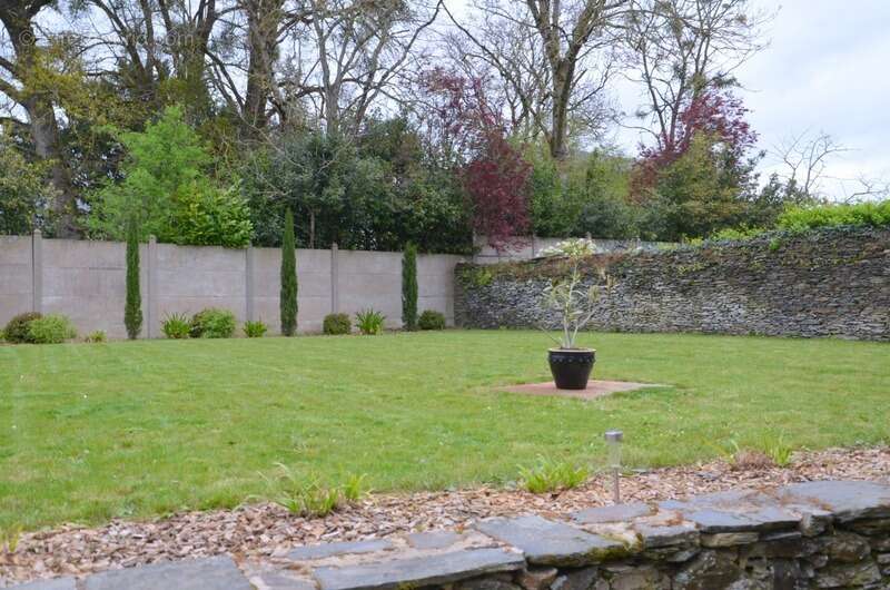 Maison 9 pièces et studio – Candé (49) - photo 2