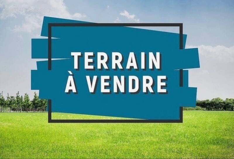 Terrain à SAINTE-RADEGONDE-DES-NOYERS