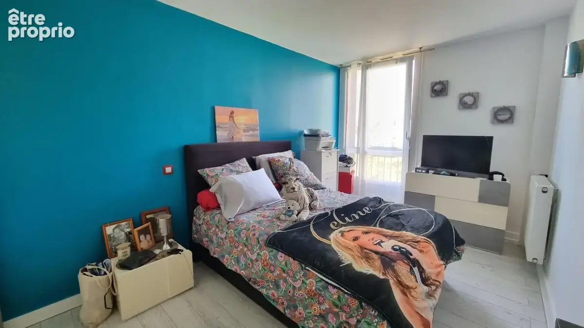 Grand F3 70m² en TBE bien exposé avec balcon, cave et parking privatif en sous-sol. - photo 7