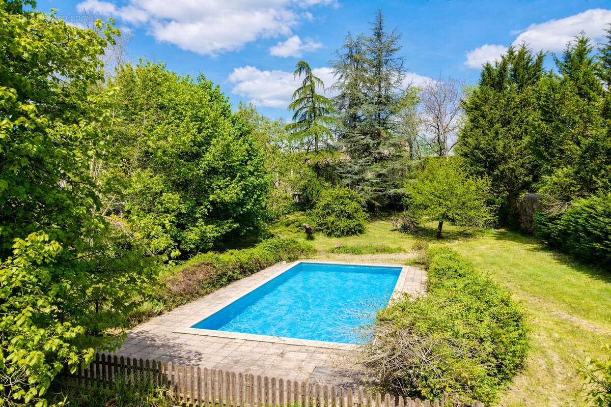 Ensemble immobilier - Maisons, garage, grange et piscine - photo 2