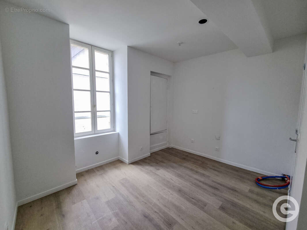 Immeuble de 5 logements au centre-ville d'Avallon avec dépendances - photo 4