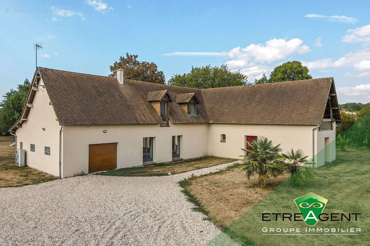 Maison LE FIDELAIRE - 200 m² - 4 chambres - photo 2