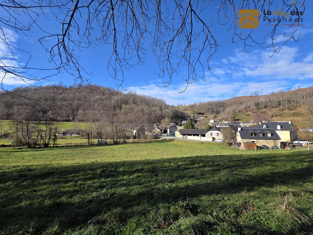 Terrain à ESCOUBES-POUTS