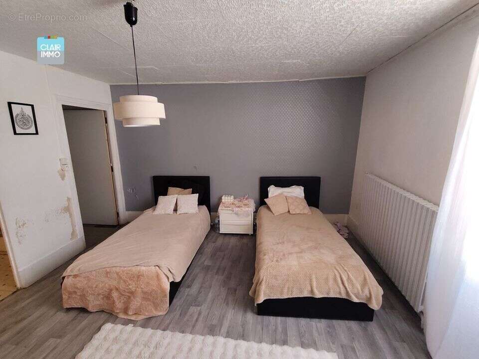 A SAINT-ALBAIN PROCHE MACON MAISON 5 PIECES DE 150 M2 SUR - Maison à SAINT-ALBAIN