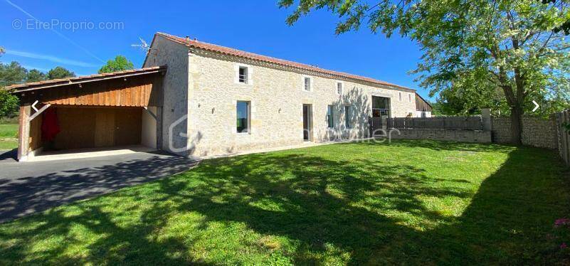 Maison à MONTPEYROUX