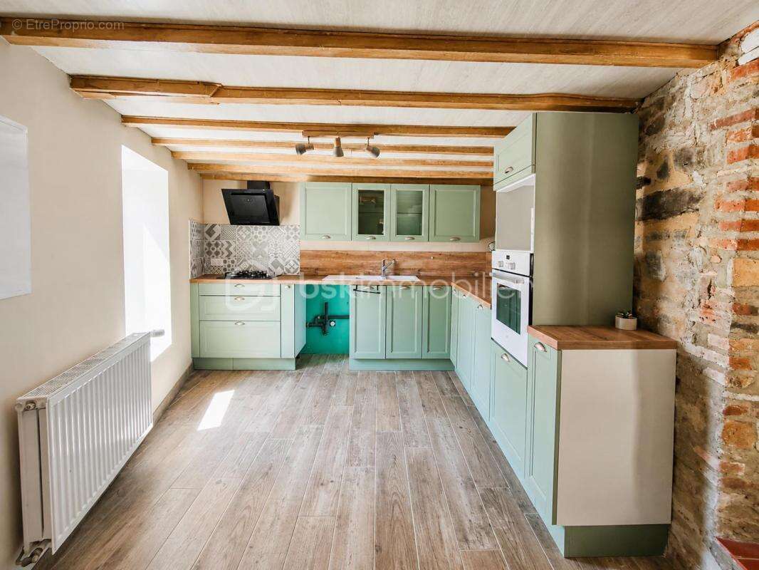 Maison en pierre rénovée avec grange – Un havre de paix au cœur de la campagne - photo 8