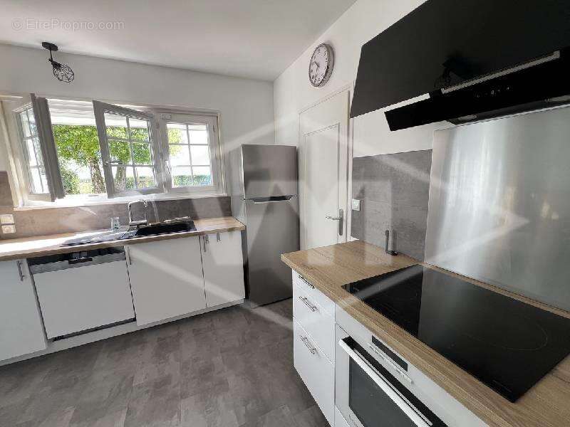 Maison 100 m² à Combs-La-Ville  - photo 5