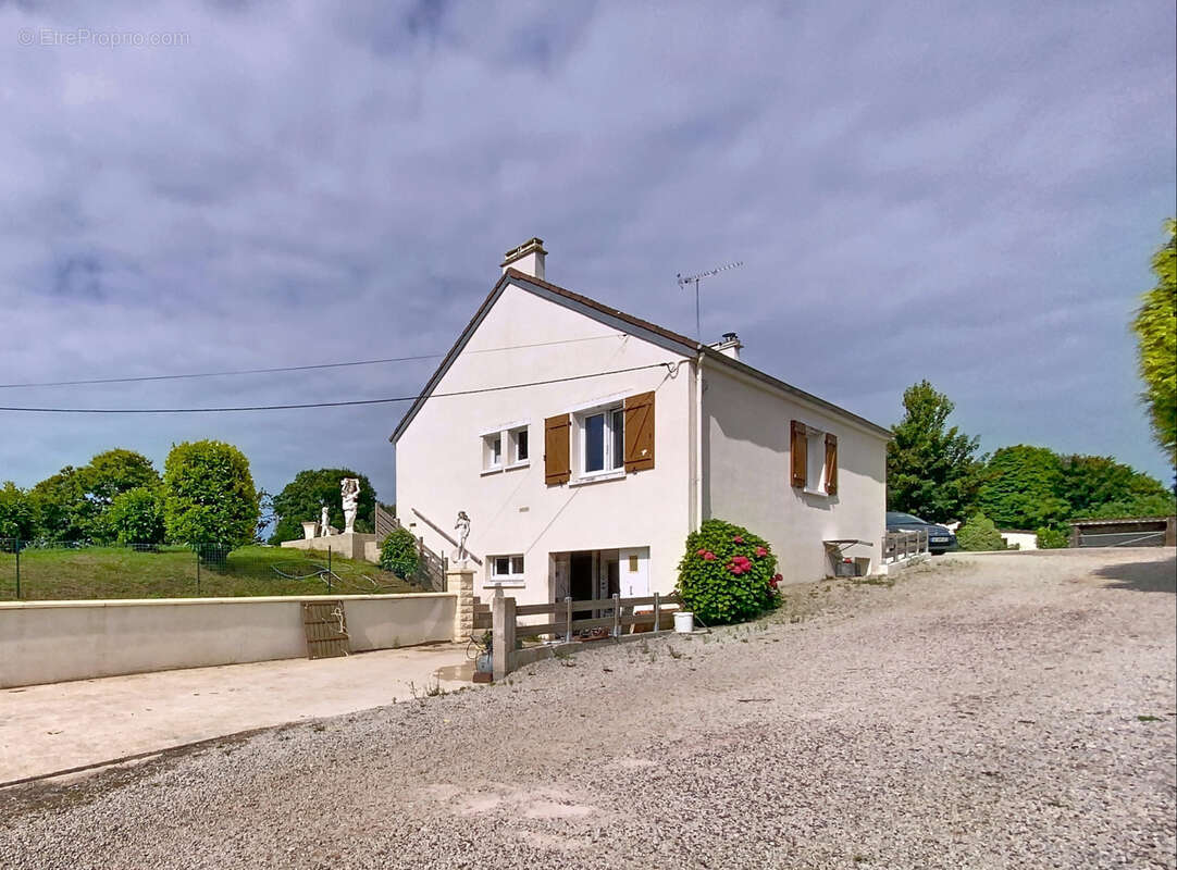 Maison à SAINT-MAURICE-EN-COTENTIN
