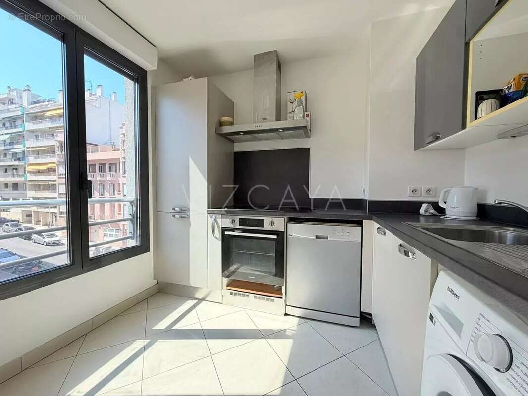 Appartement moderne de 3 pièces au centre d’Antibes - photo 4
