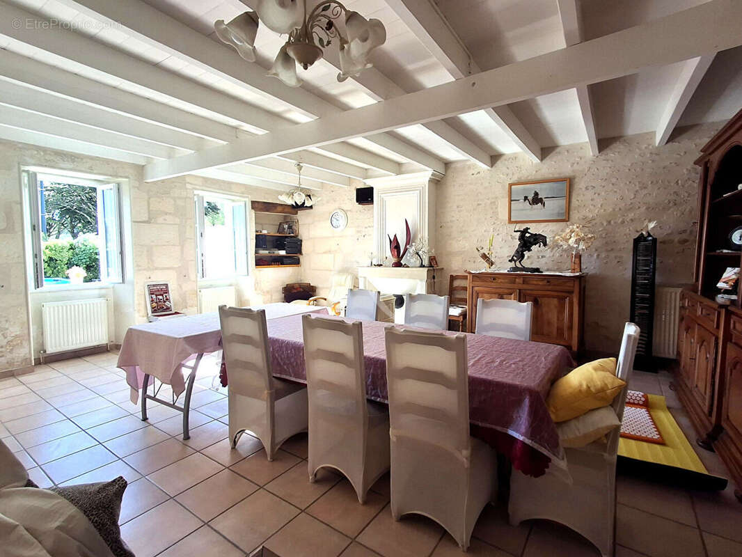 Maison 9 pièces 242 m2 avec dépendances. 5 min de SAINTES - photo 2