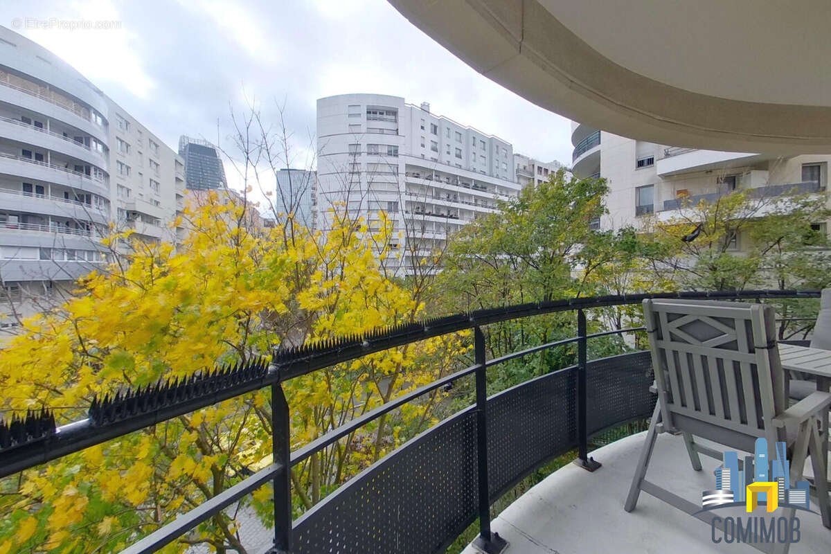 Appartement à COURBEVOIE