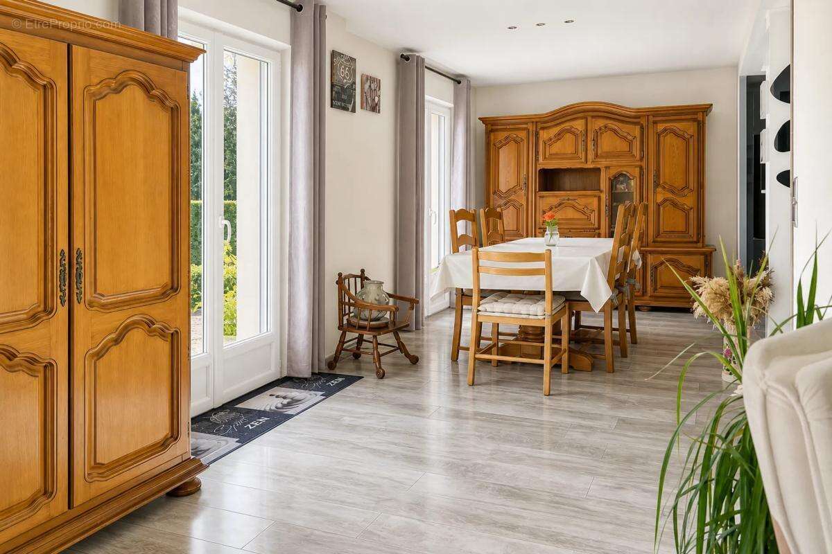 Maison à SAINT-HYMER