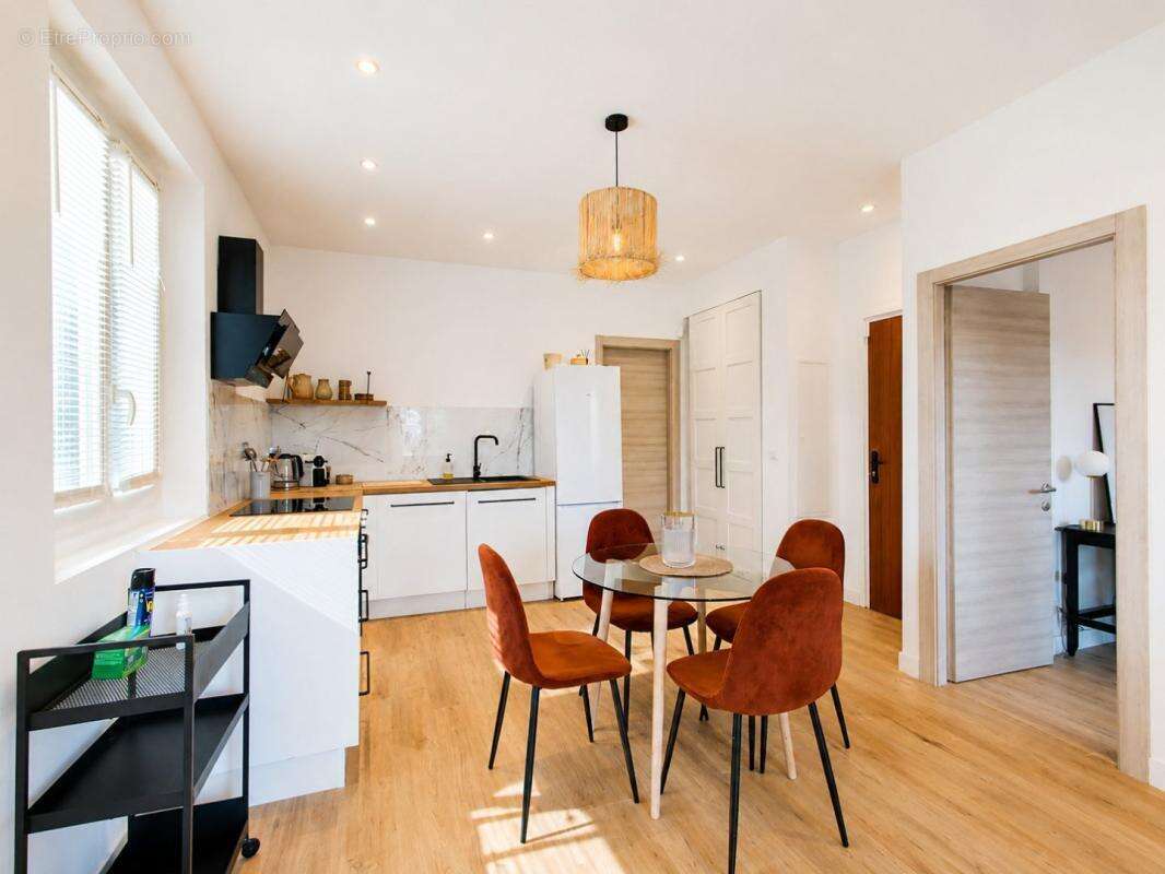 Appartement à SAINT-LAURENT-DU-VAR
