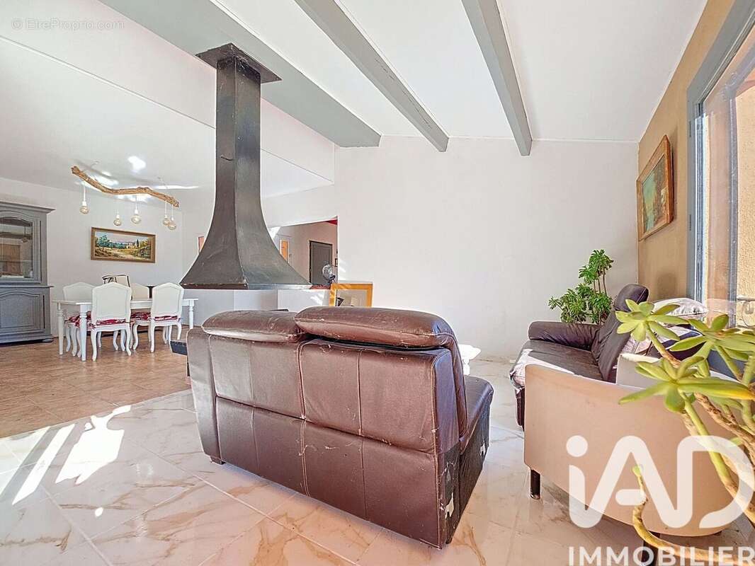 Maison 158 m² à Saint-Paul-En-Foret  - photo 6