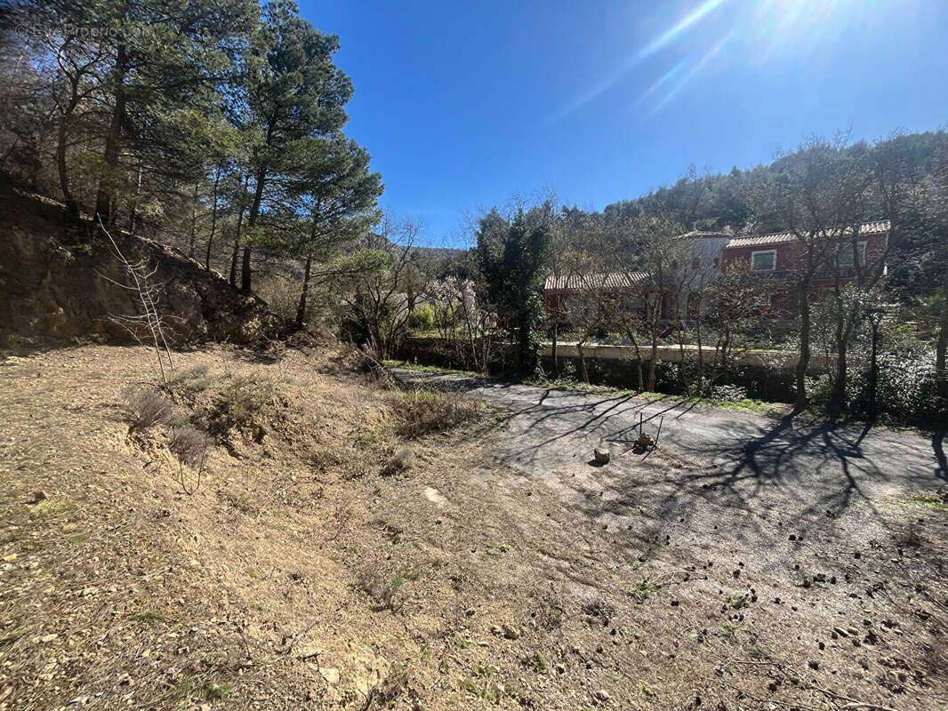 Terrain à VILLESEQUE-DES-CORBIERES