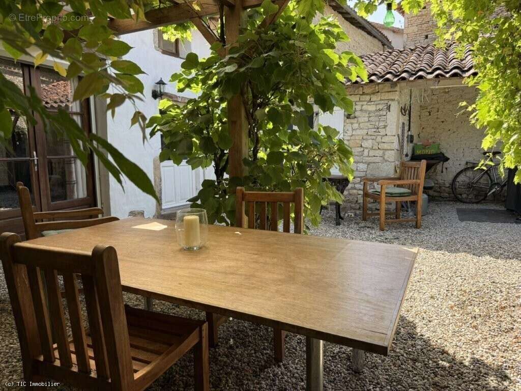 Maison à NANTEUIL-EN-VALLEE