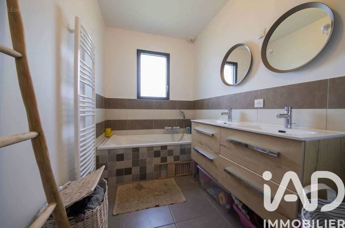 Photo 9 - Maison à LA ROQUE-SUR-PERNES