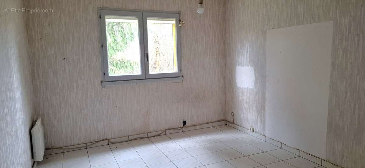 A vendre : Local/Entrepôt de 220 m2 plus une maison de 90m2 TERRASSON LA VILLEDIEU (24) - photo 10