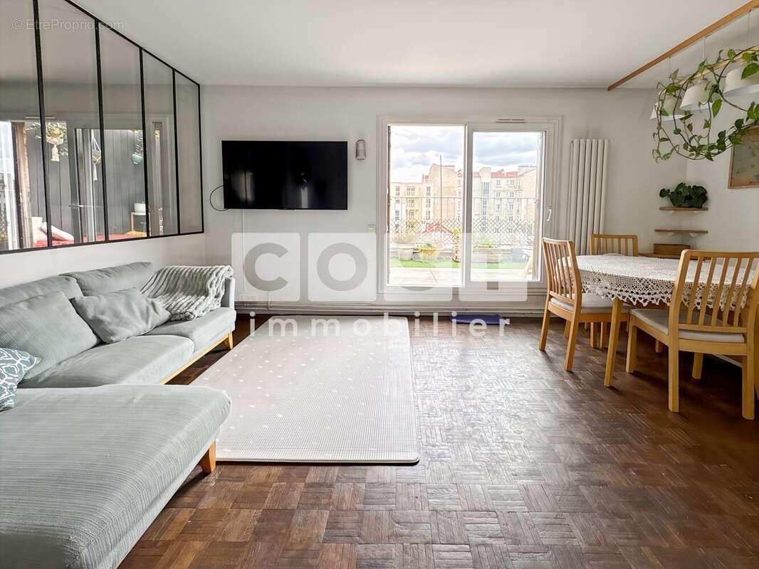 Appartement à COURBEVOIE